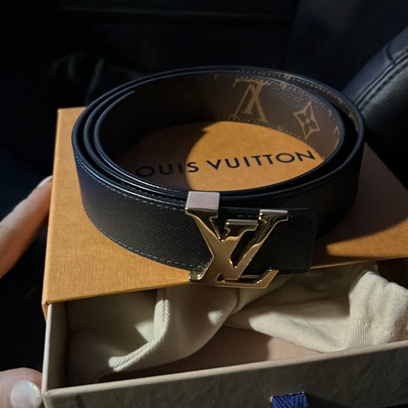 Only worn once or twice reversible with original box. - Picture 1 of 3